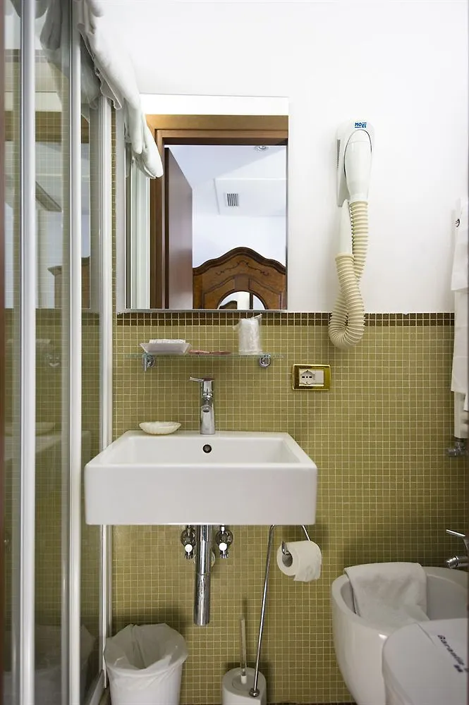 Hotel Nuovo Teson Venice 3*,  Italy