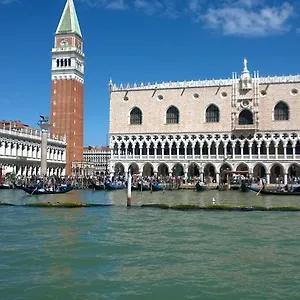 In Back To San Marco Tourist Apartamento